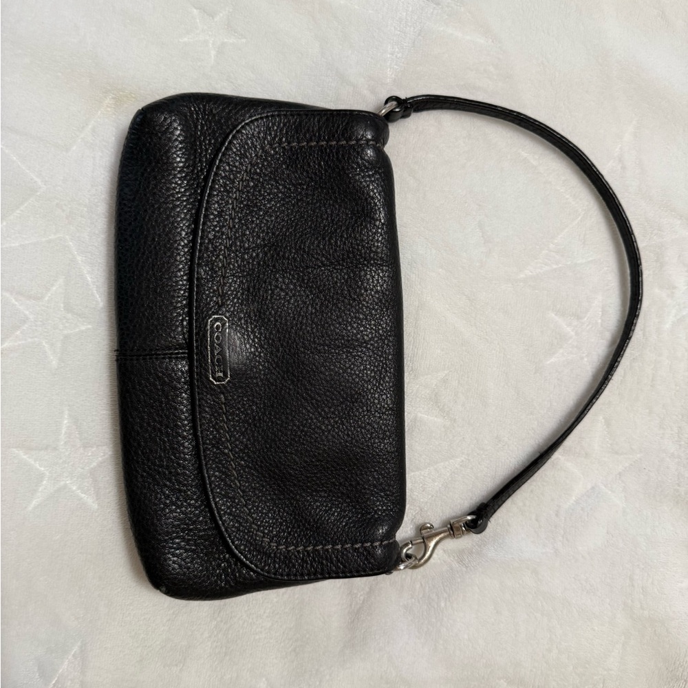 Vintage coach pochette 
Black made of true leather
Good condition